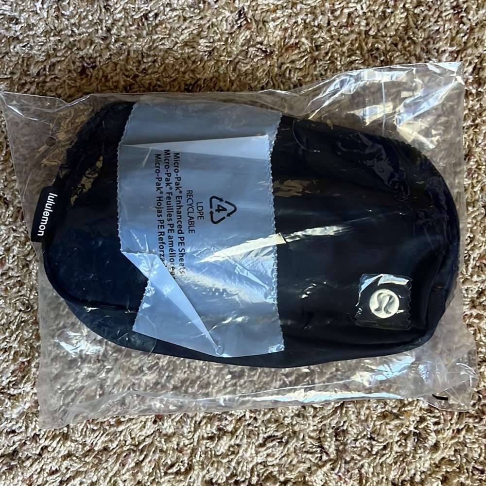 Lululemon Everywhere Belt Bag
Wordmark ❤️ NWT - Picture 7 of 8